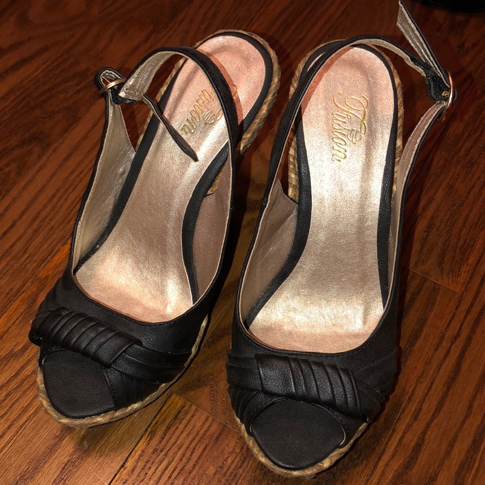 Black wedges